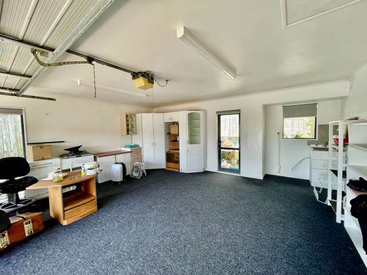 8 Earnslaw Crescent Clover Park_13