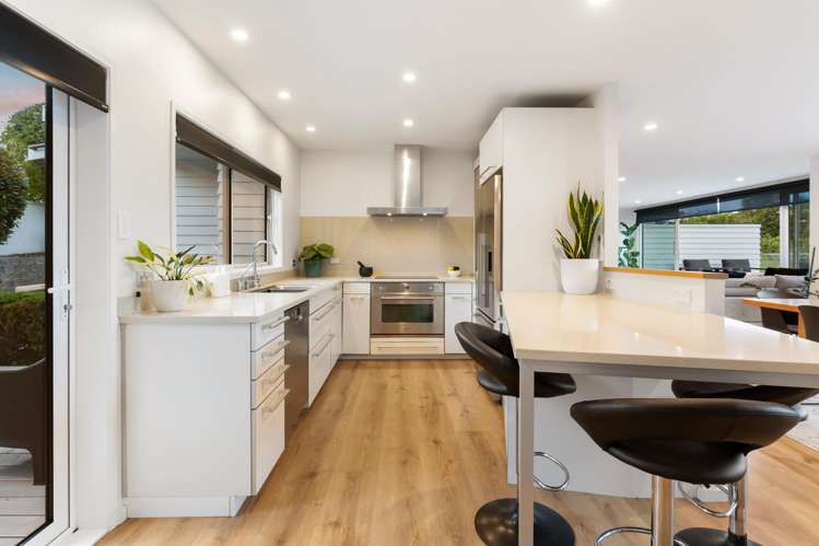 73 Churchill Road Murrays Bay_10