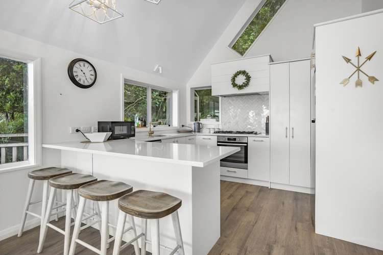 502 Marine Drive Eastbourne_9