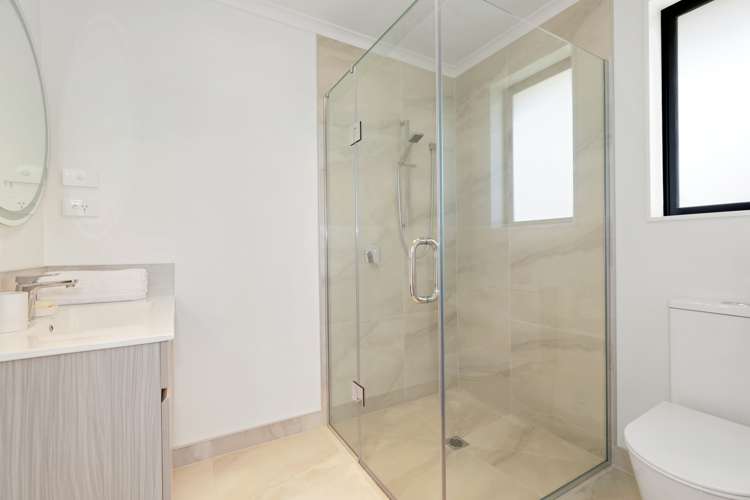 19 Lloyd Crescent Pukehangi_12