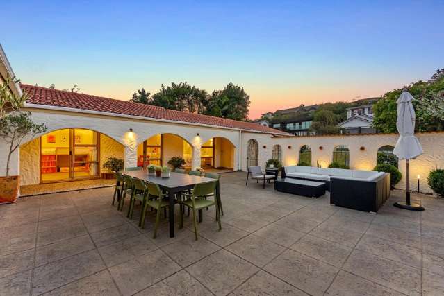 Single Level - Rendered Concrete - Amazing Site!