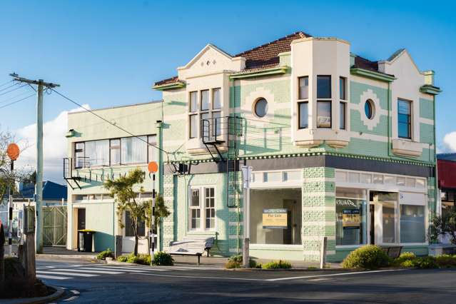 Character, multi use, newly renovated apartment