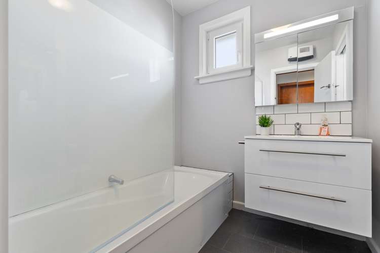 71 Hargood Street Woolston_12