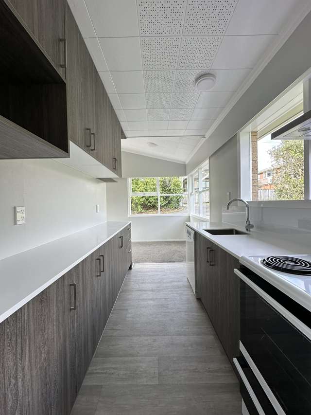 1/84A Royal View Road Te Atatu South_4