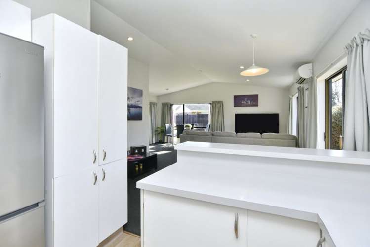 6 Heriott Close Burwood_11