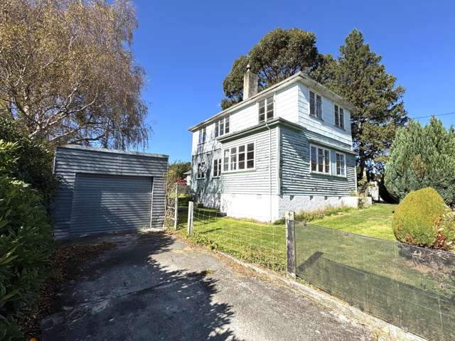 1950s 4-Bedroom Classic – Ready for Revival