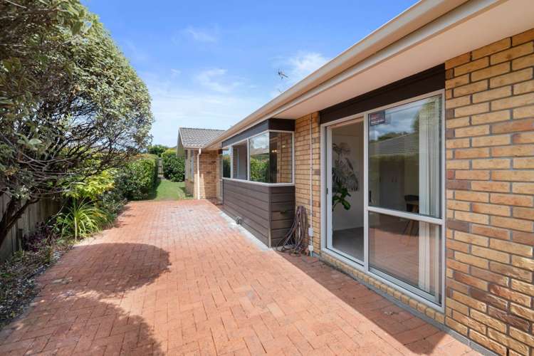 22 Vanderbilt Parade Albany_21