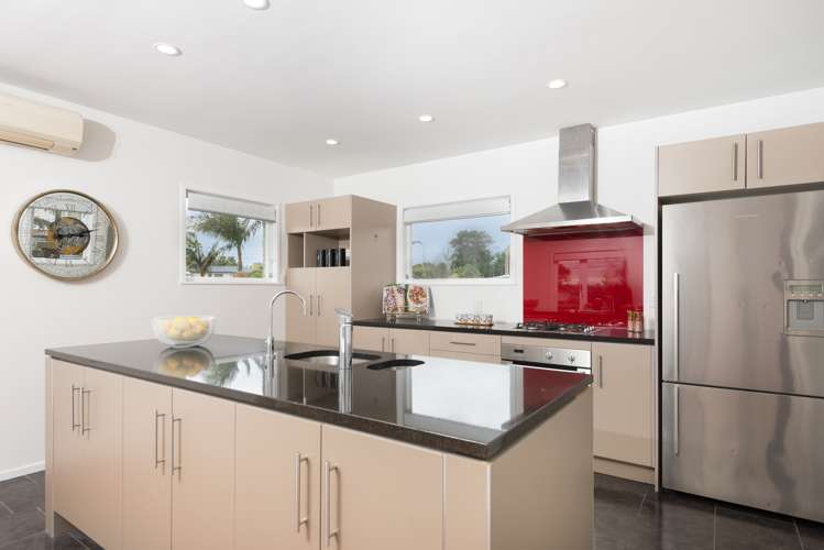 39 Royal View Road Te Atatu South_5