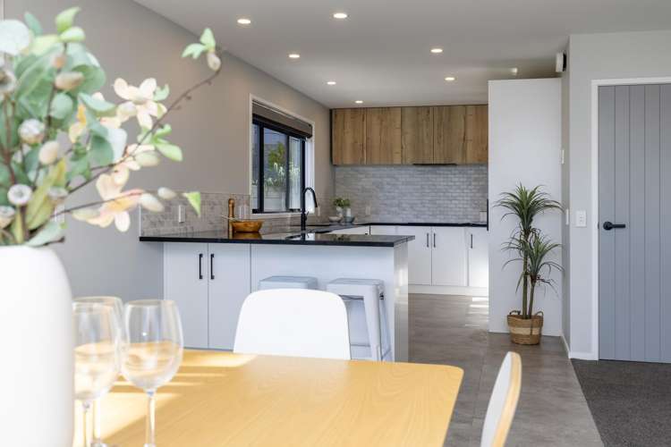 79 The Esplanade Raumati South_13