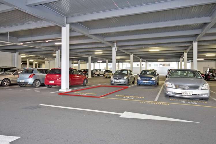 B713/176 Broadway Newmarket_14