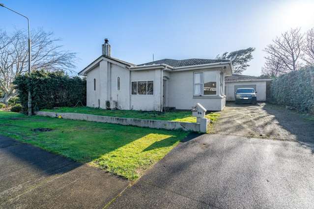 Spacious Family Home in Sought-After Gladstone