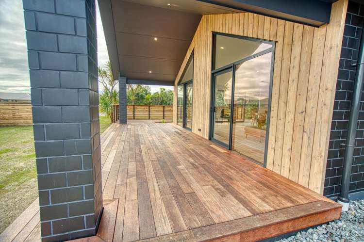 61 Ashley Drive Paroa_28