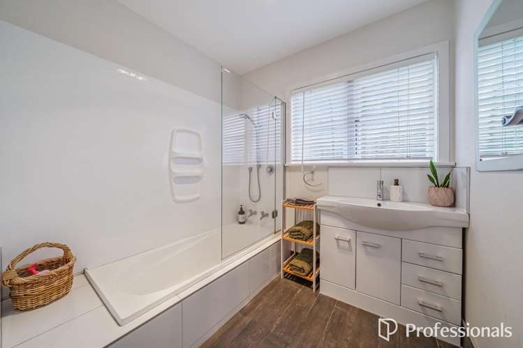63 Main Road Wainuiomata_13