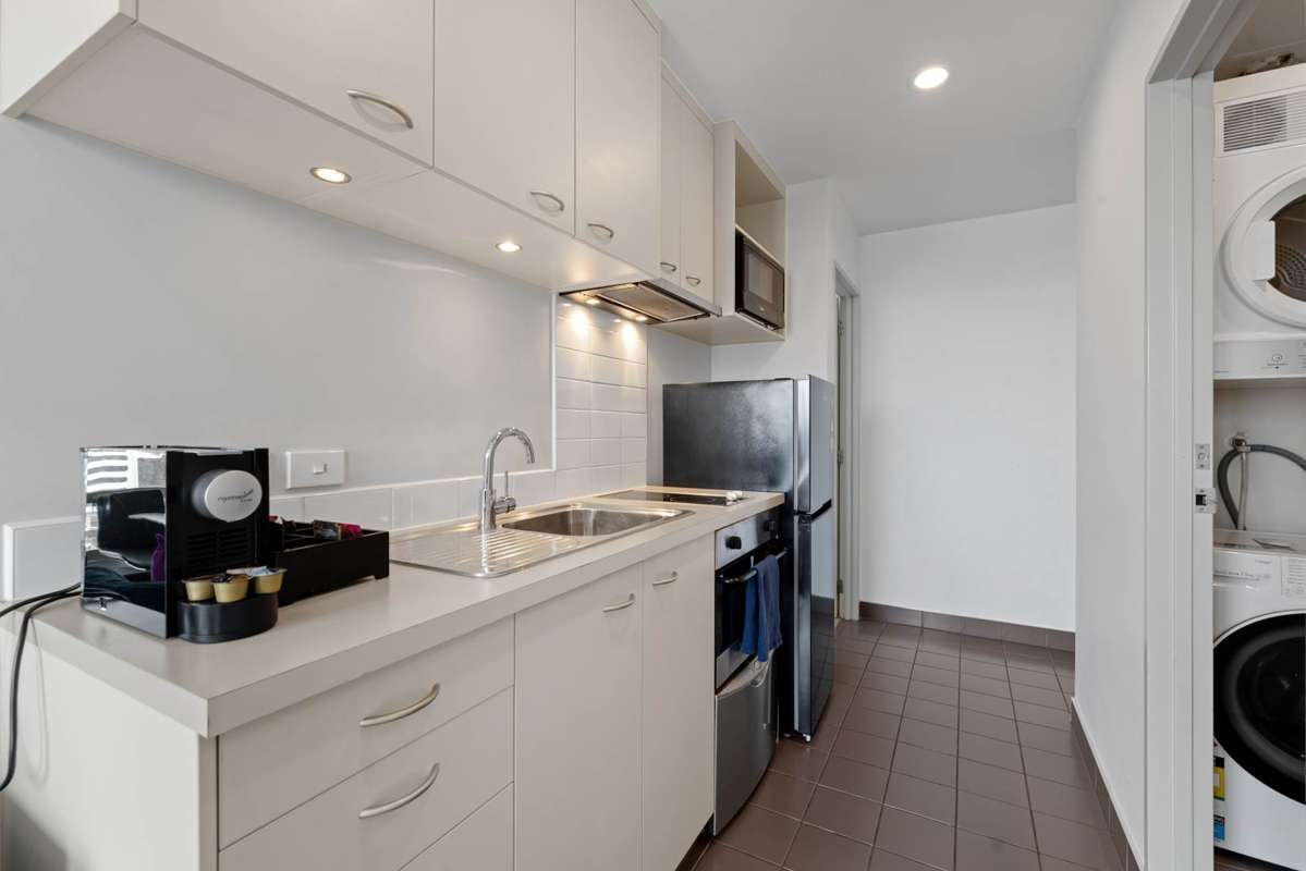 1208/17 Amersham Way_2