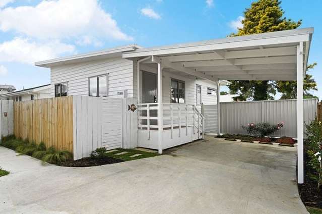 Charming new built  2BR Home in Chartwell!