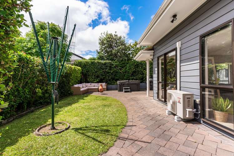 13a Pinewood Grove Botany Downs_26