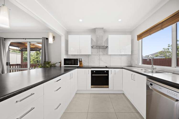 1/22 Bundena Place Clendon Park_3