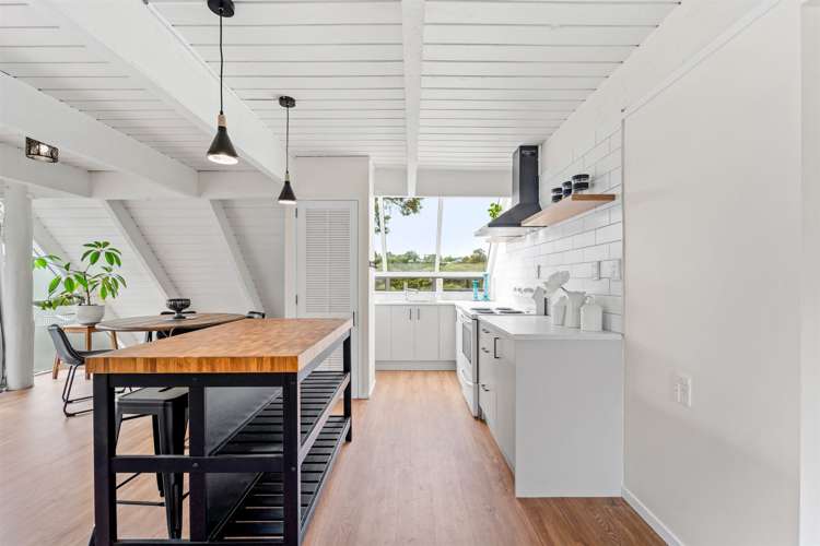 22 Shadon Place Stanmore Bay_1