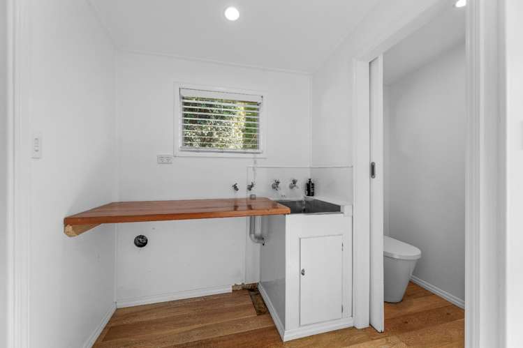  679 Huia Road Parau_10