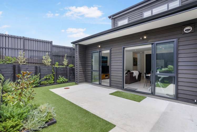 302 Jack Lachlan Drive Beachlands_11