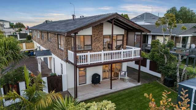 SECLUDED & SUNNY FAMILY HOME