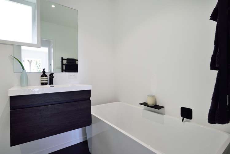 2/40a Blakeborough Drive Forrest Hill_6