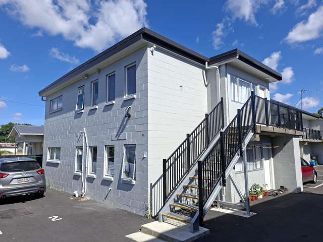 Tidy Two-Bedroom Unit in Sought-After Hamilton East