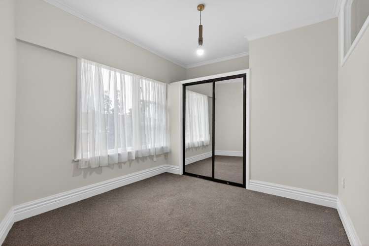 4 Main Road Wainuiomata_16