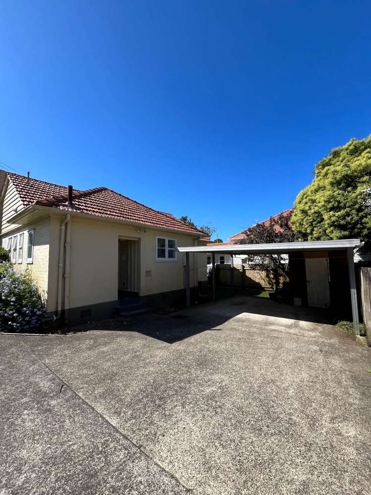 42 Willcott Street Mount Albert_13
