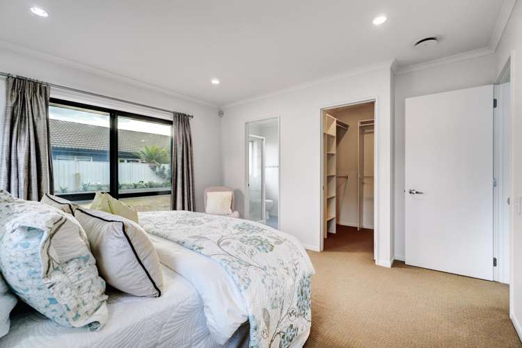 16 Turnberry Drive Wattle Downs_15