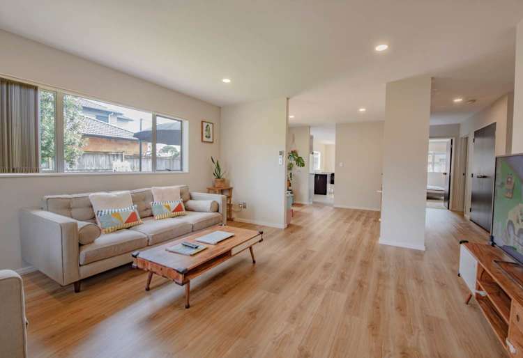 4 Riverglade Parkway Te Atatu South_1