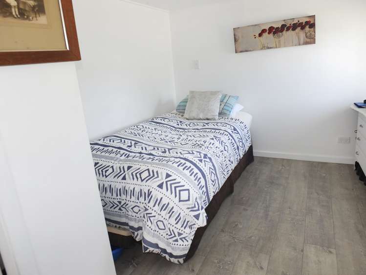 15 Andrews Street Foxton Beach_21