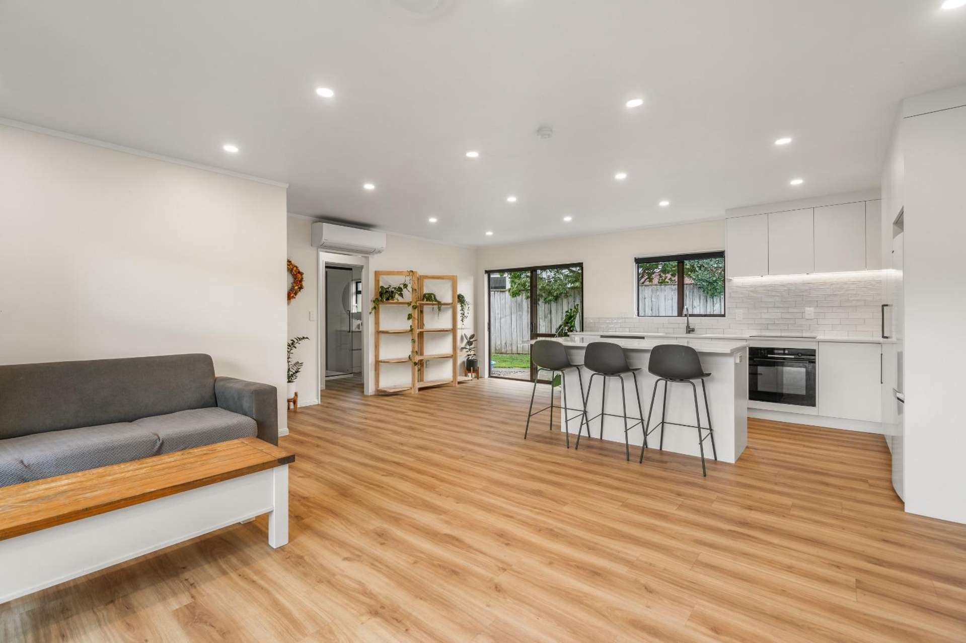 121 Heaphy Street 11385_0