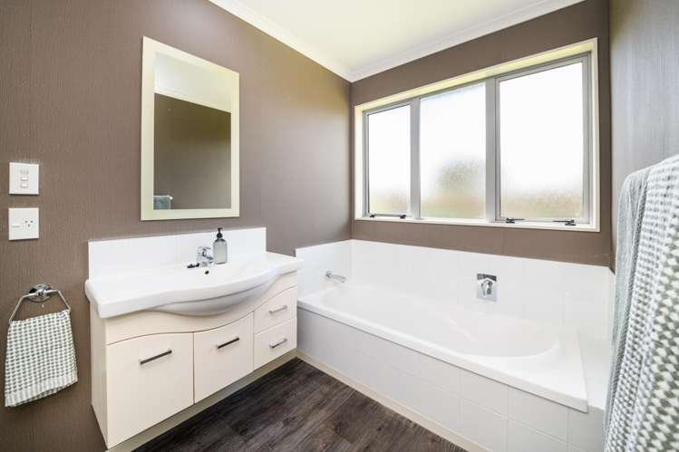 6 Angelina Way Kelvin Grove_22