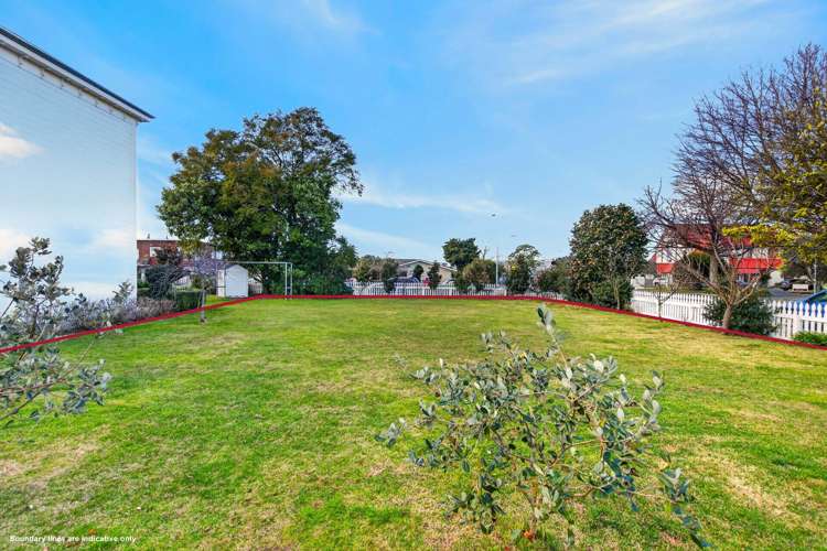 300 Lyndon Road West_0