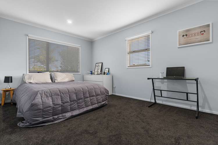 7 Barrington Drive Huntington_16