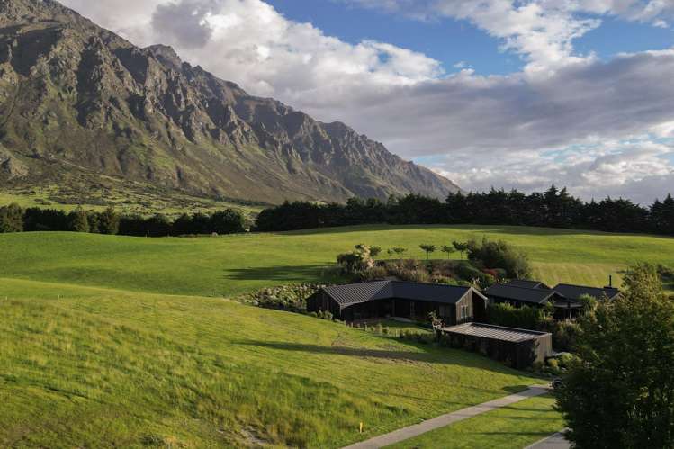 13 Pendeen Crescent Jacks Point_2