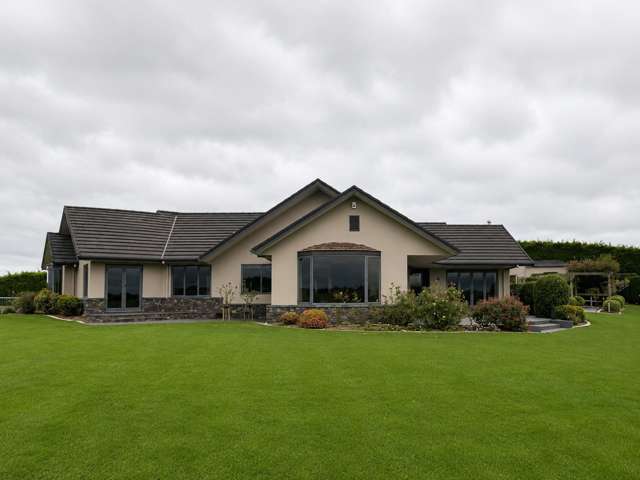 Stunning Lifestyle - Bonus work from home in a large Office