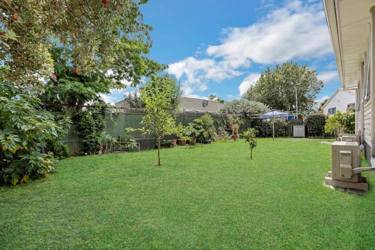 2/331 Royal Road Massey_24