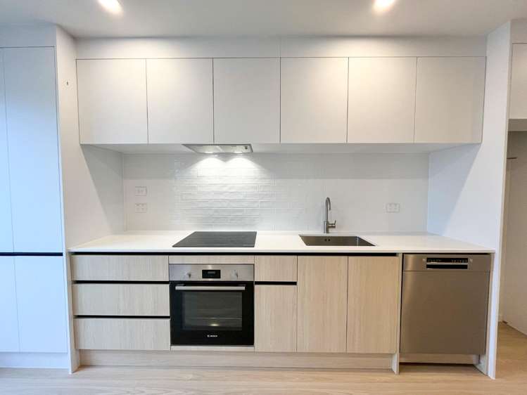 14/9 Aeroview Drive 1603_6