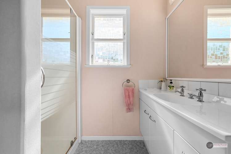 7 Earlston Grove Avalon_14