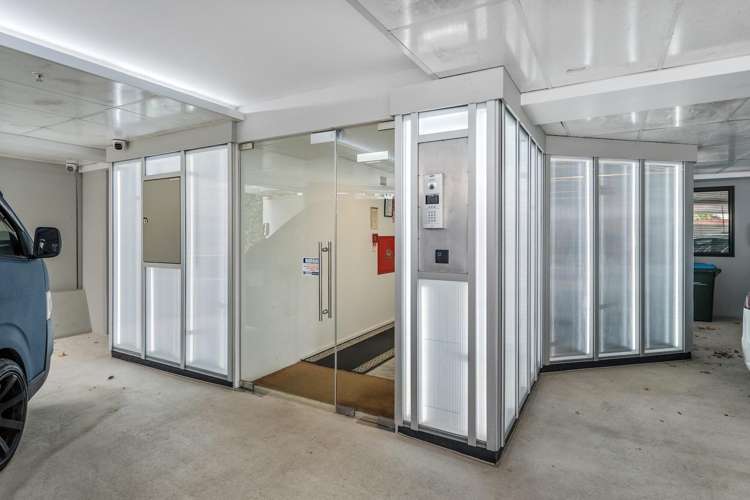 Unit 10B/6 Whitaker Place Grafton_16