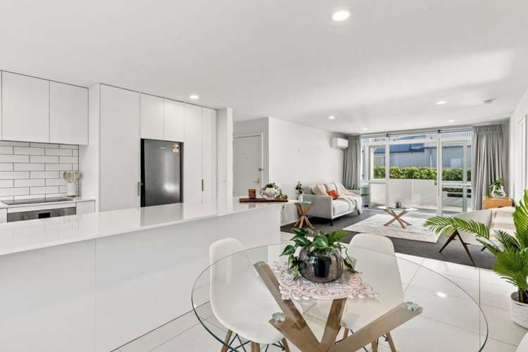 2/102 Rossall Street Merivale_10