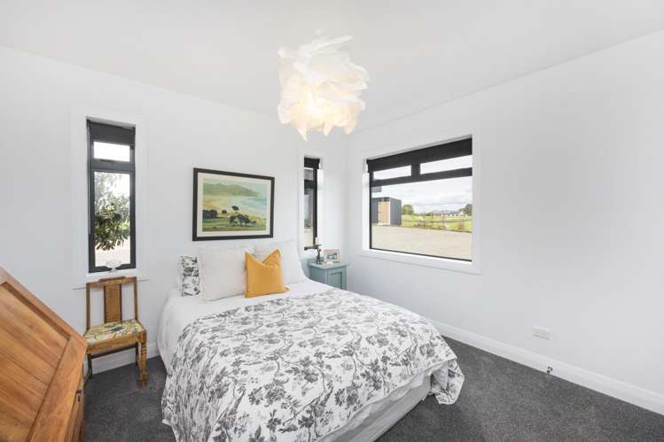 51 View Road Halcombe_19
