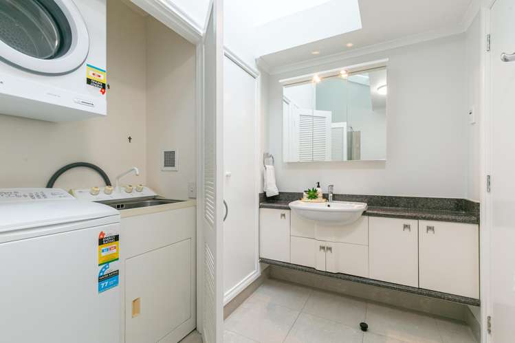 3.10/1 Queens Wharf Wellington Central_13