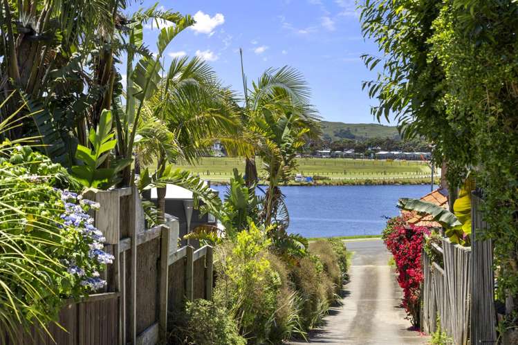 10a Marine Parade Raglan_33