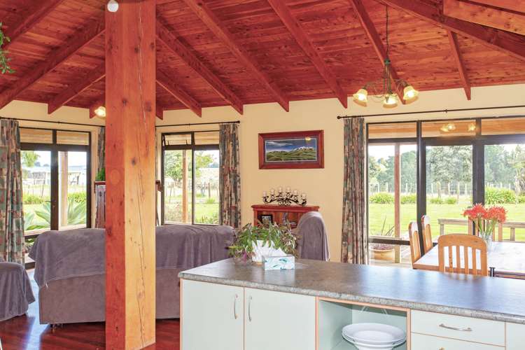 208 Holmwood Road Kaitoke_8