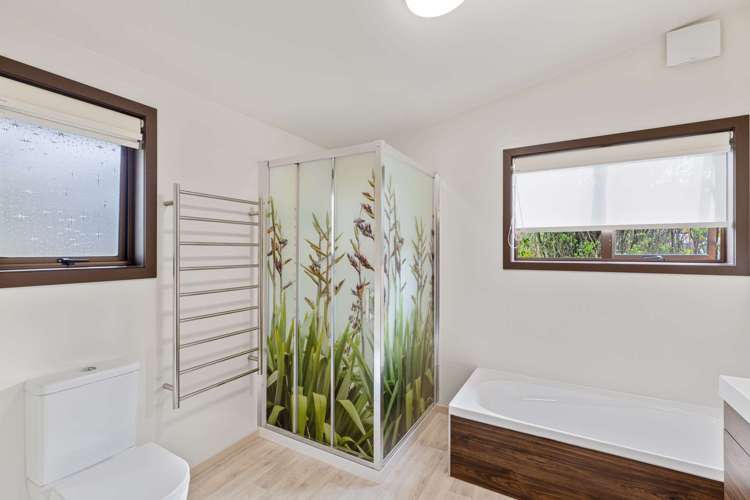 50 John Dee Crescent Red Beach_12