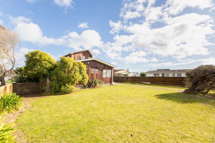 26 Reeves Street Waikanae Beach_3