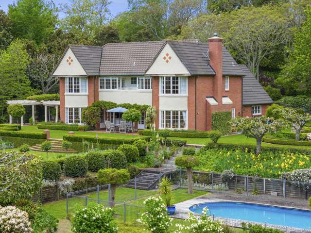 Riverside Sanctuary, Family Home, Garden Paradise!